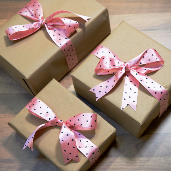 How to Tie Ribbons on Gifts