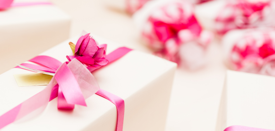 Wedding gift wrapping: top tips for Tissue Paper